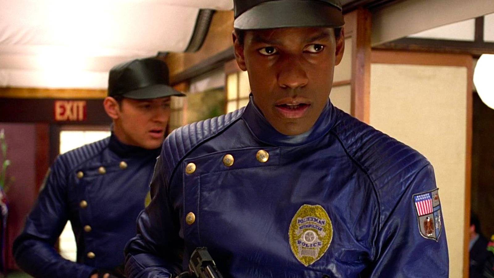 Denzel Washington & Russell Crowe's 106-Minute Sci-Fi Action Thriller Officially Sets New Streaming Release