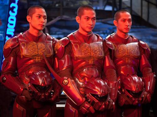 Jaeger Pilot Raleigh Pacific Rim Set Visit: Guillermo Del Toro Talks Creating an Epic ...