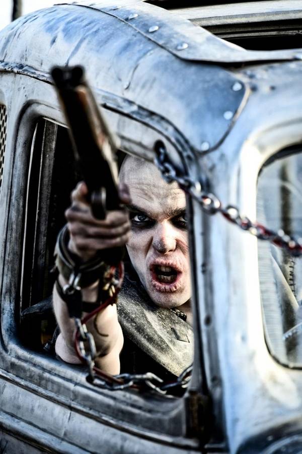 Tom Hardy Clashes with Mutants in 5 Mad Max: Fury Road Photos