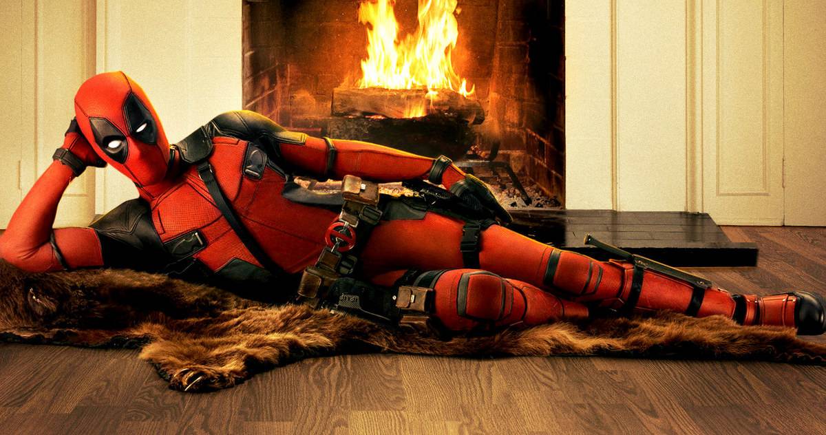 Deadpool: Ryan Reynolds Revealed in Full Costume!