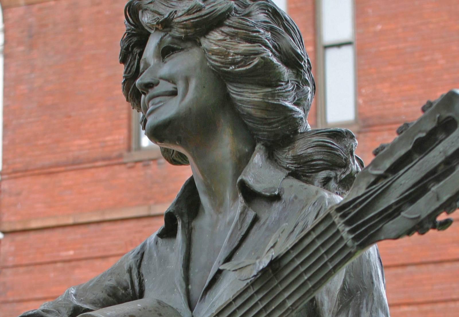 Dolly Parton Says No Thanks for Now to Statue of Her at Tennessee Capital