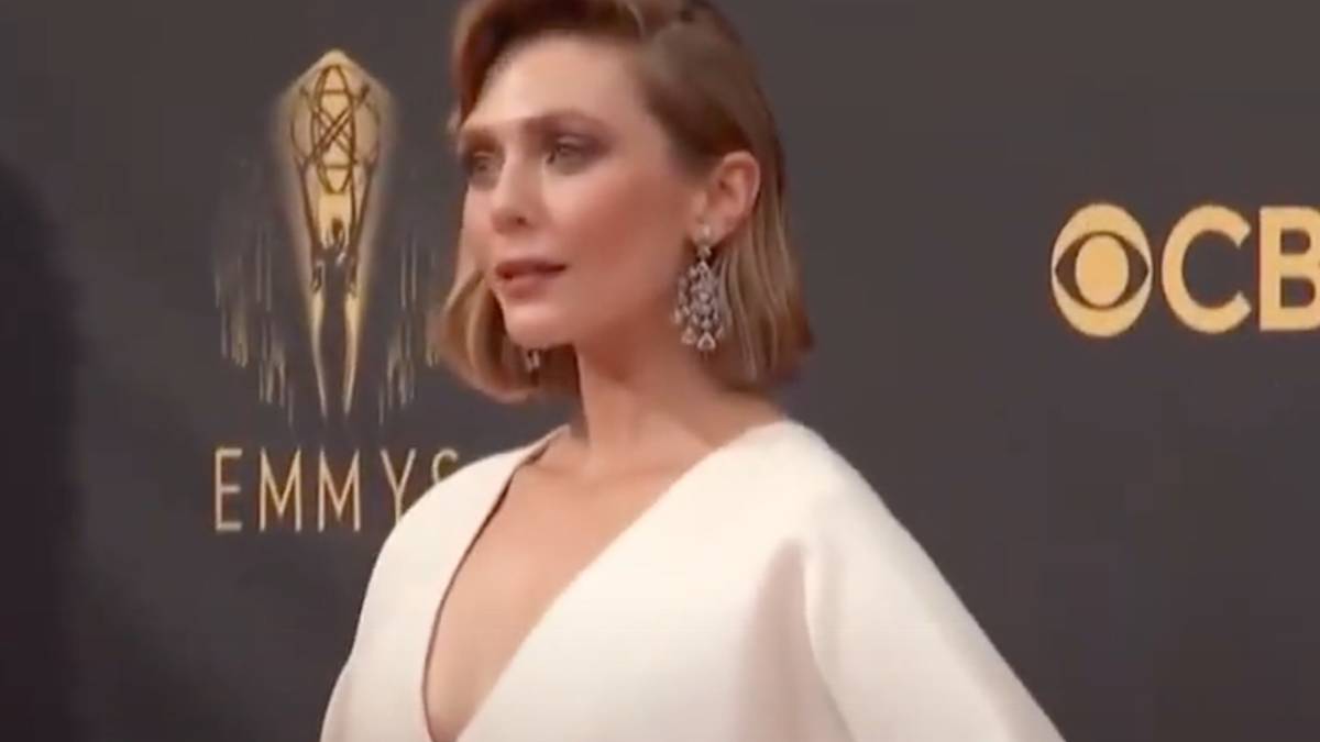 elizabeth olsen dress designed by sisters Emmys 2021: Elizabeth Olsen's Dress Was Designed by Her Sisters