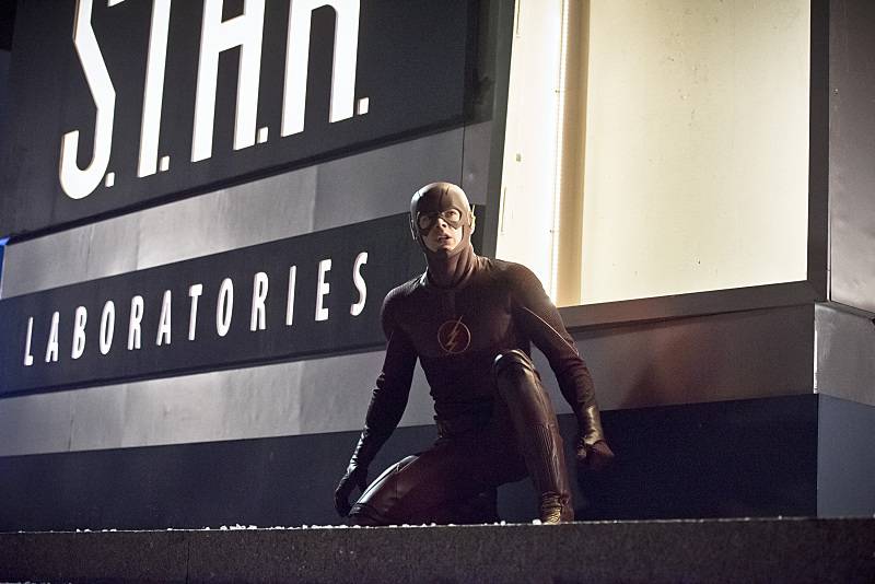 The Flash, Arrow & Firestorm Unite in New Photos