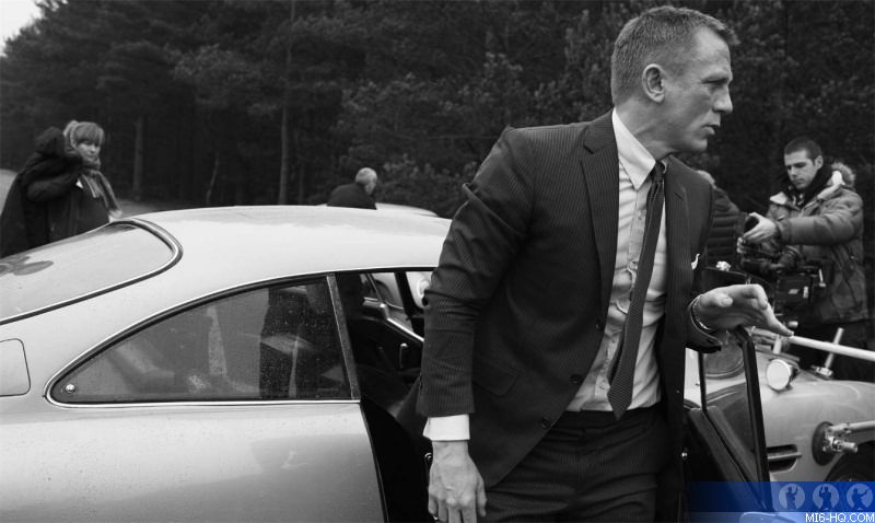 Four Skyfall Behind-the-Scenes Photos