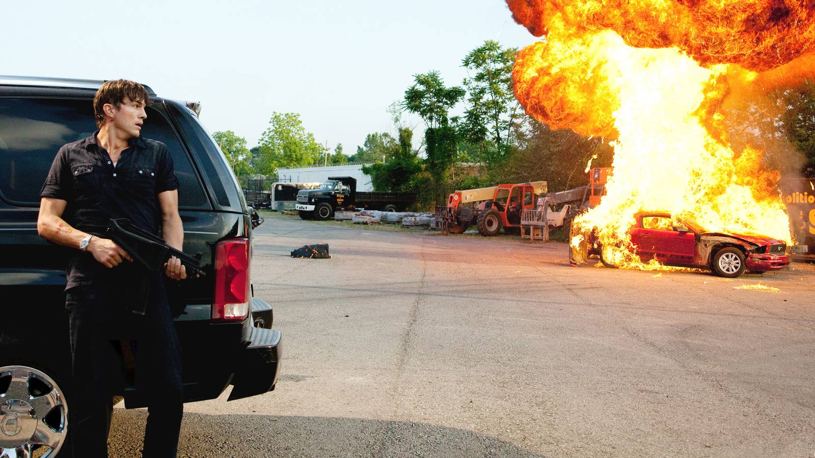 Ashton Kutcher Testifies In Murder Trial of Hollywood Ripper, image size:1600x900