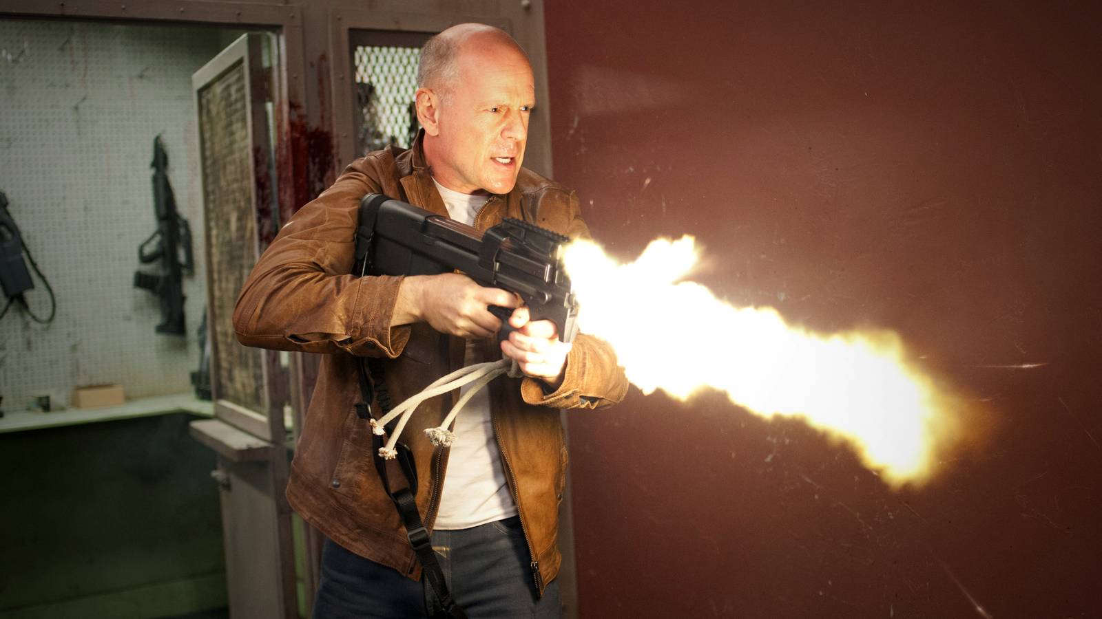 Looper Photo with Machine Gun Toting Bruce Willis!