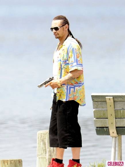 James Franco Brandishes Guns in Spring Breakers Set Photos