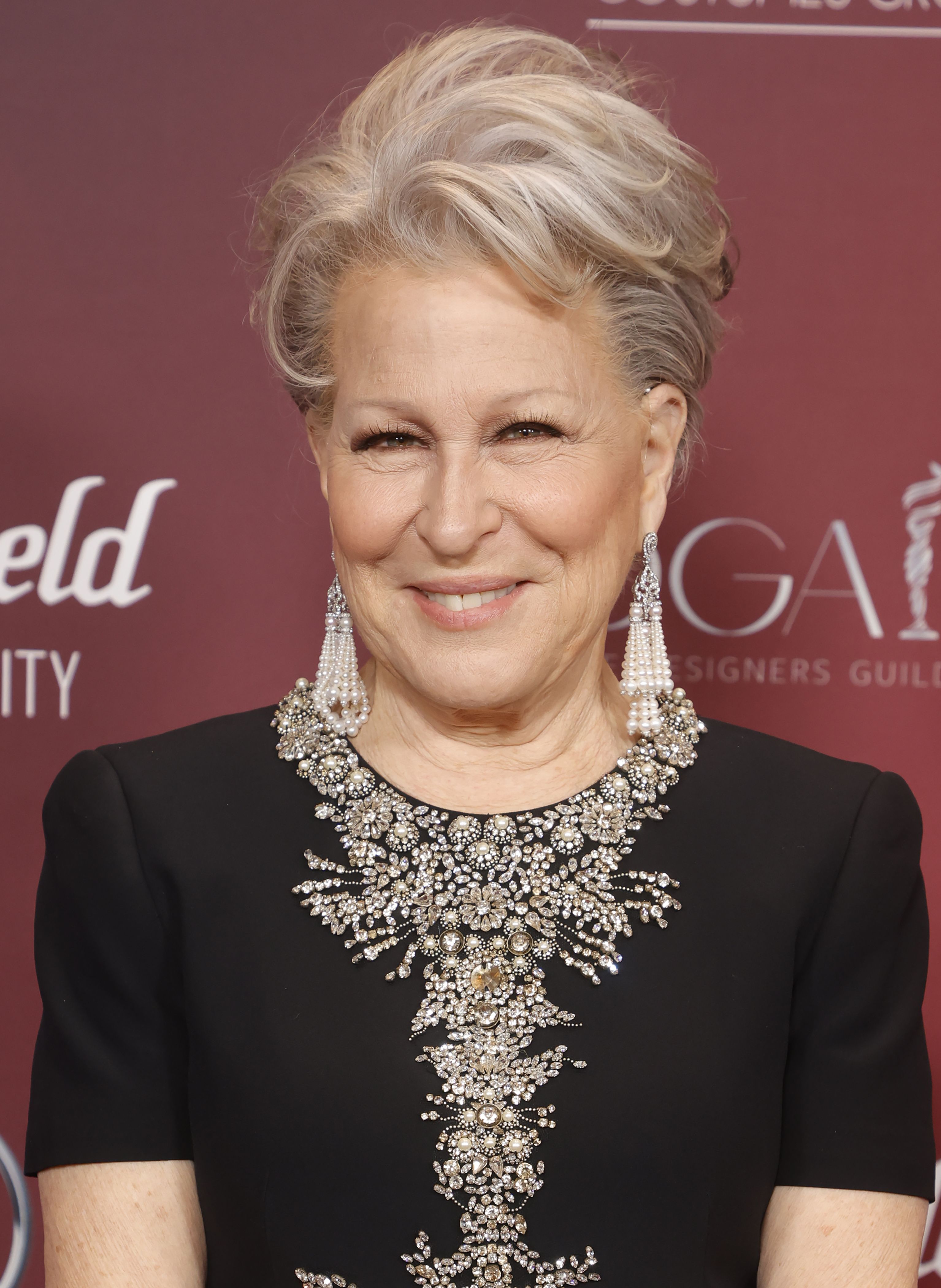 Bette Midler como Winifred Sanderson