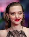 Amanda Seyfried como Nina Winchester em The Housemaid
