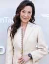 Michelle Yeoh como Dra. Karina Mogue