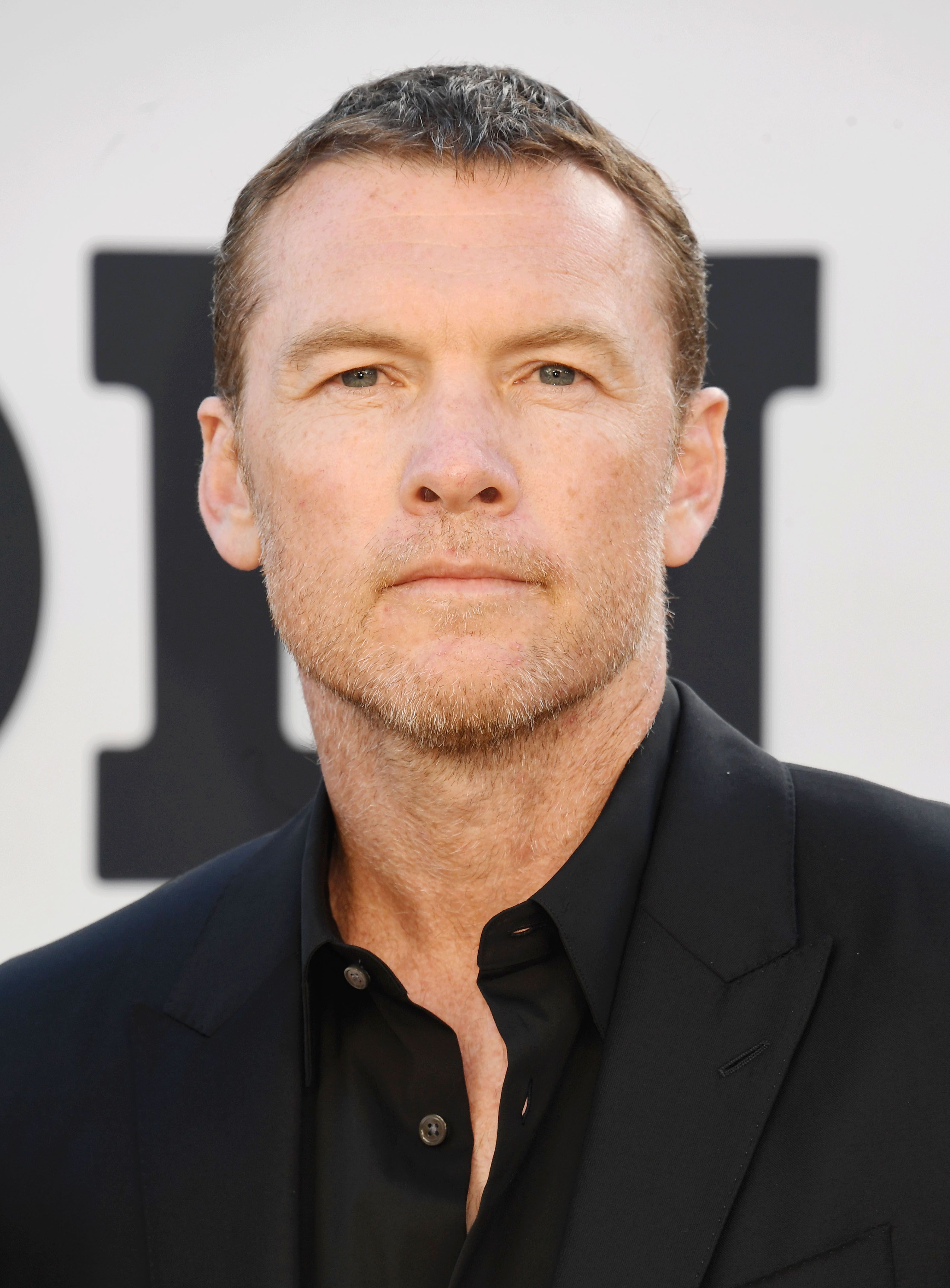 Sam Worthington como David Burroughs em I Will Find You