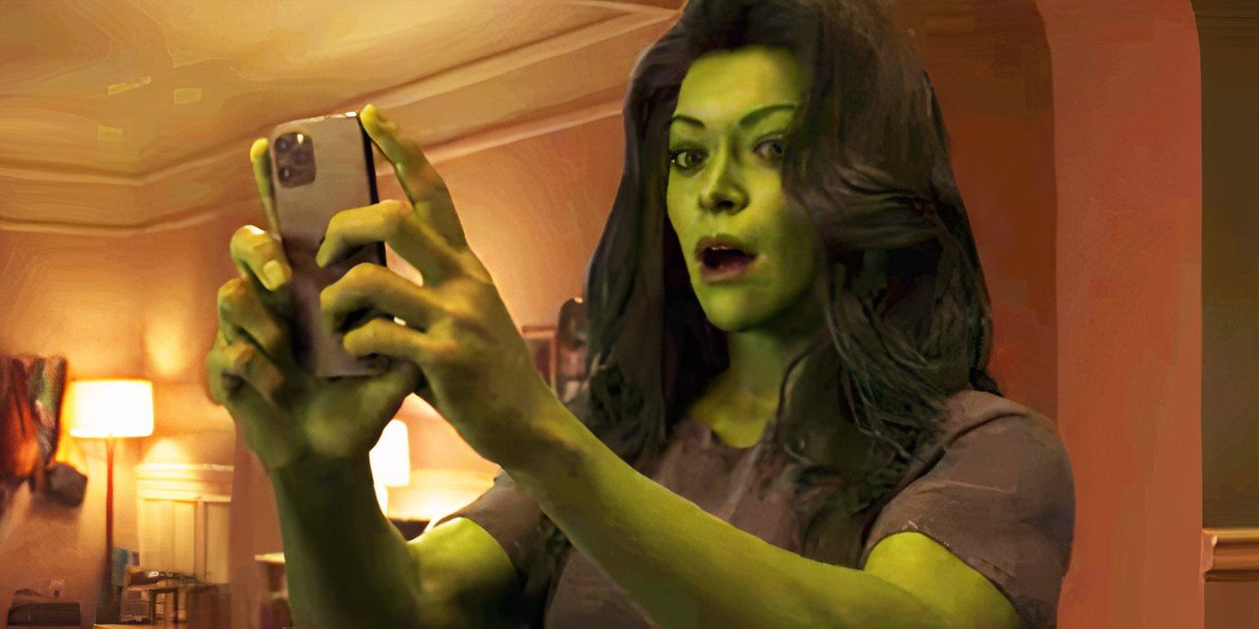 she hulk on her phone in she hulk attorney at law
