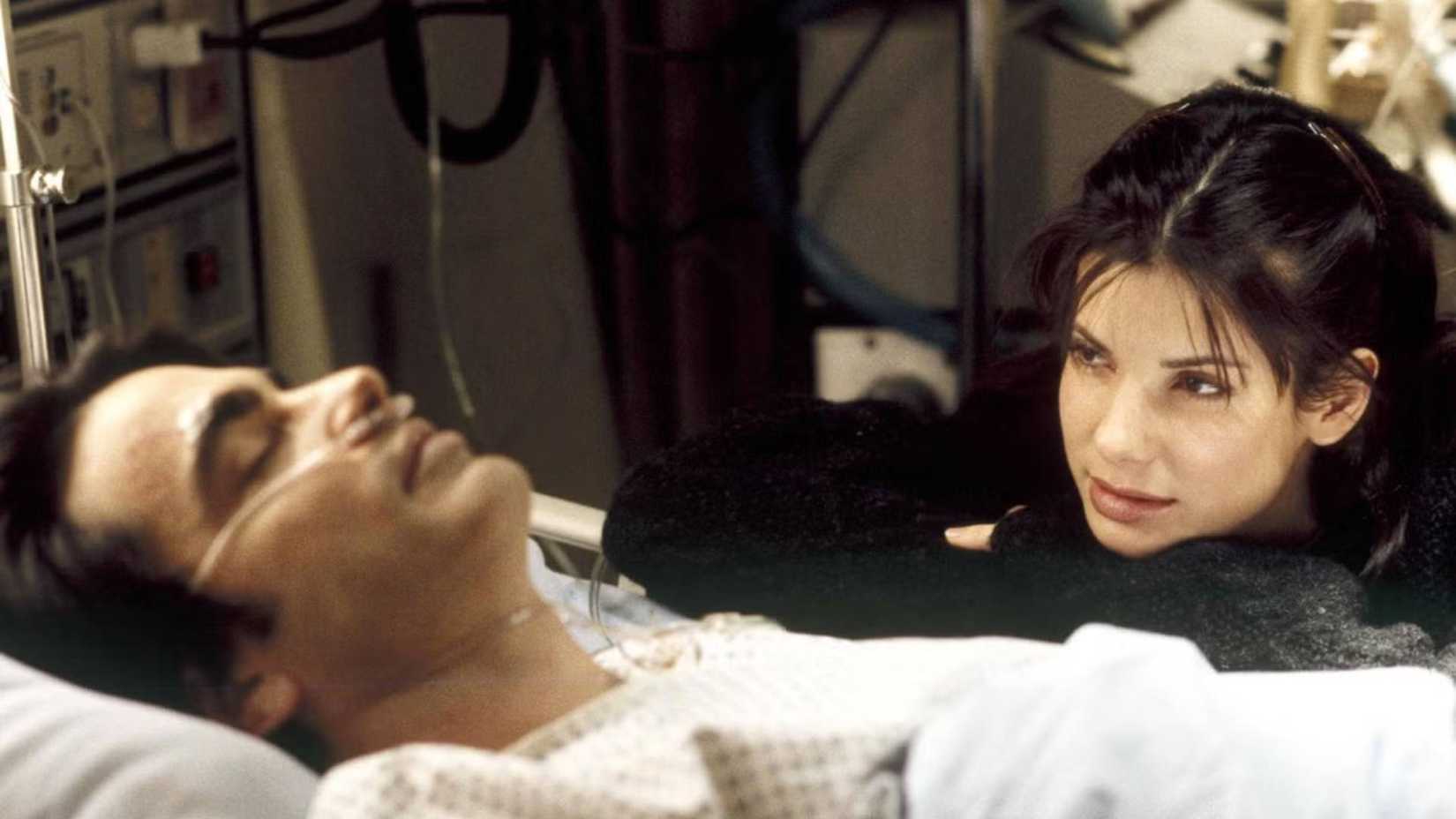 Sandra Bullock and Peter Gallagher in 'While You Were Sleeping' (1995)
